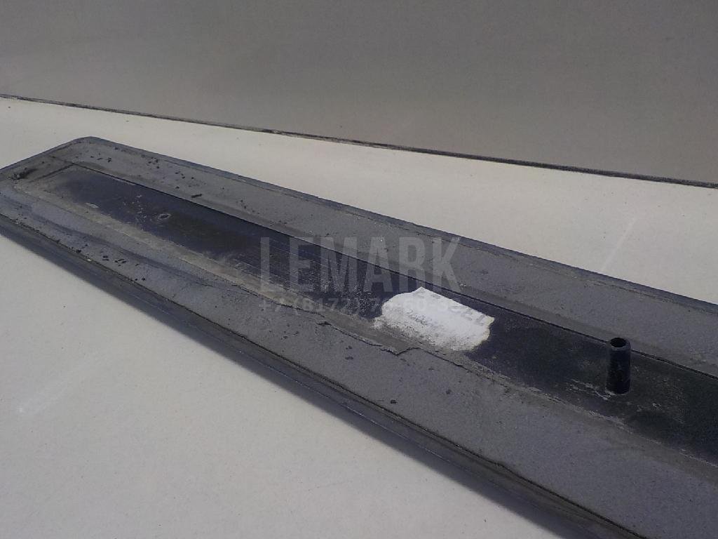 Молдинг передней правой двери