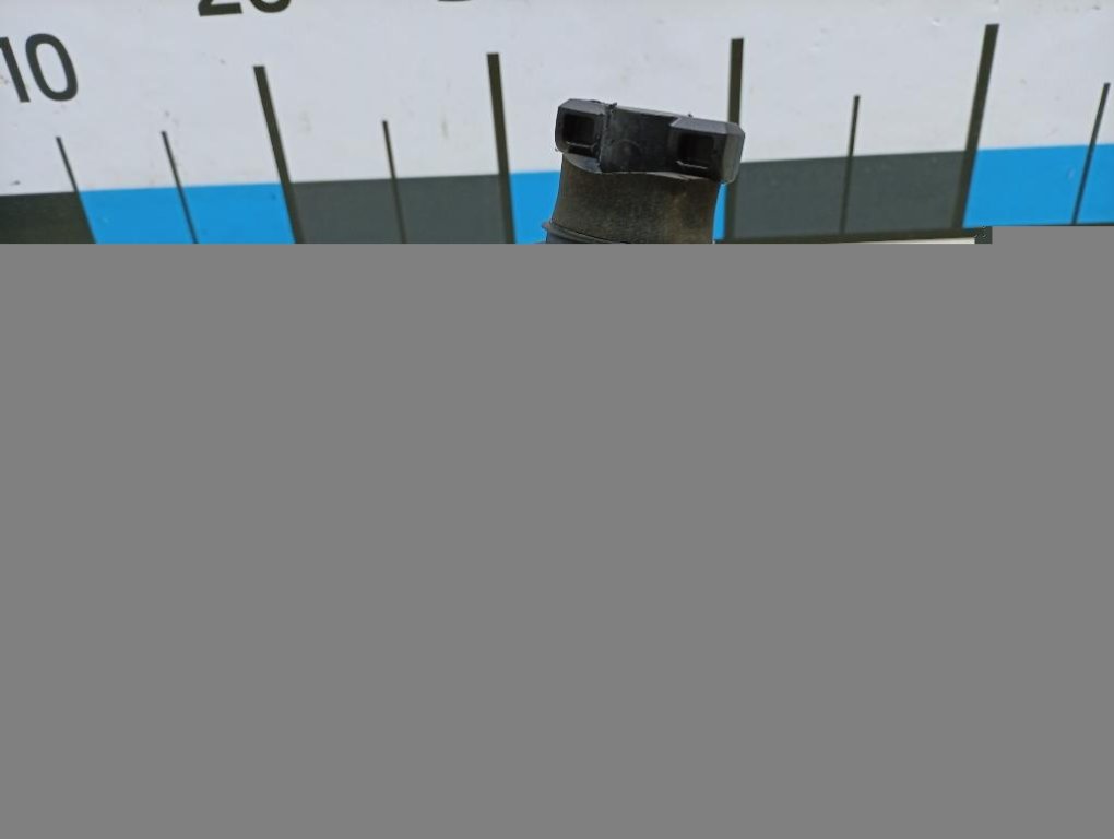 Болт крепления запасного колеса