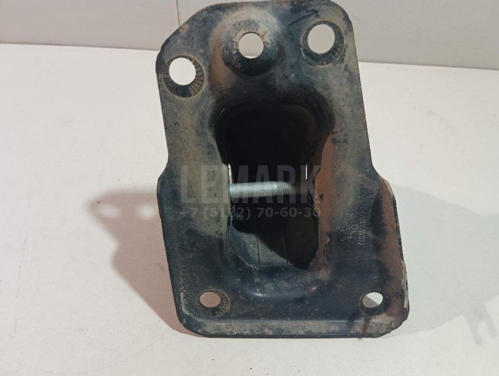 Кронштейн (п.з.к.)