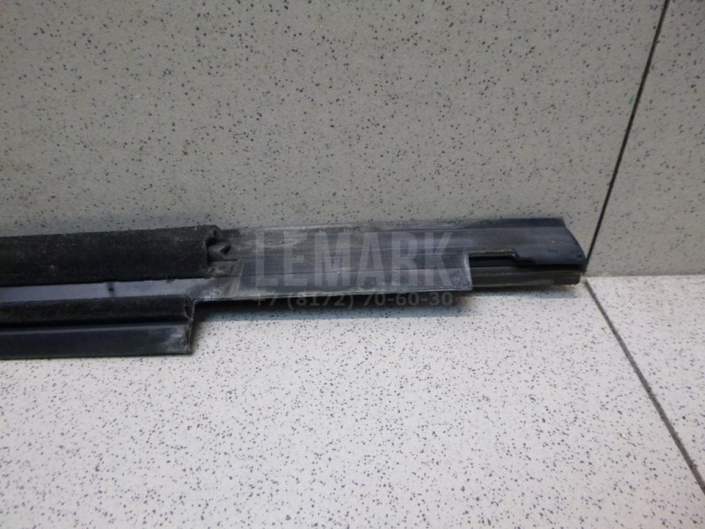 Накладка стекла заднего правого