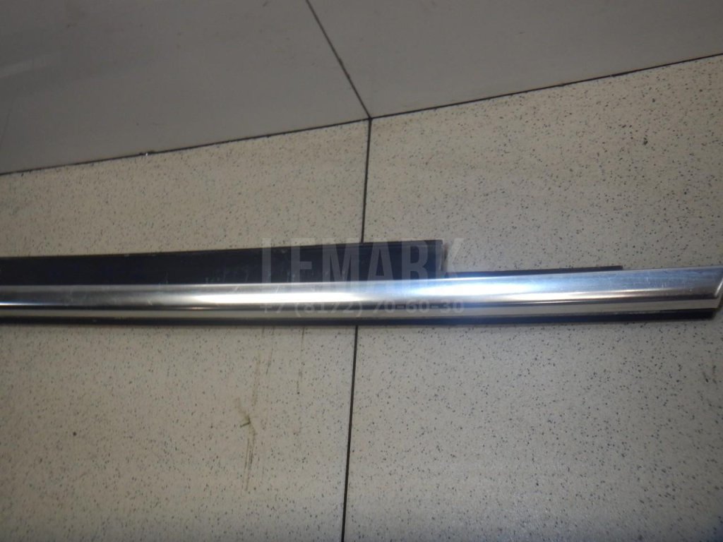 Накладка стекла заднего правого