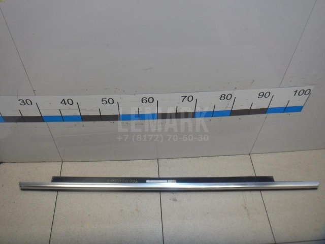 Накладка стекла заднего правого