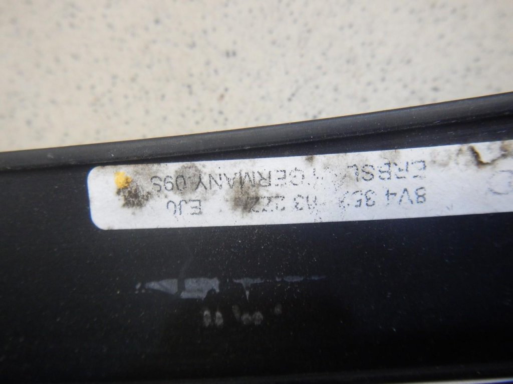 Накладка стекла заднего левого