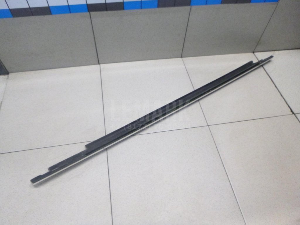 Накладка стекла заднего правого