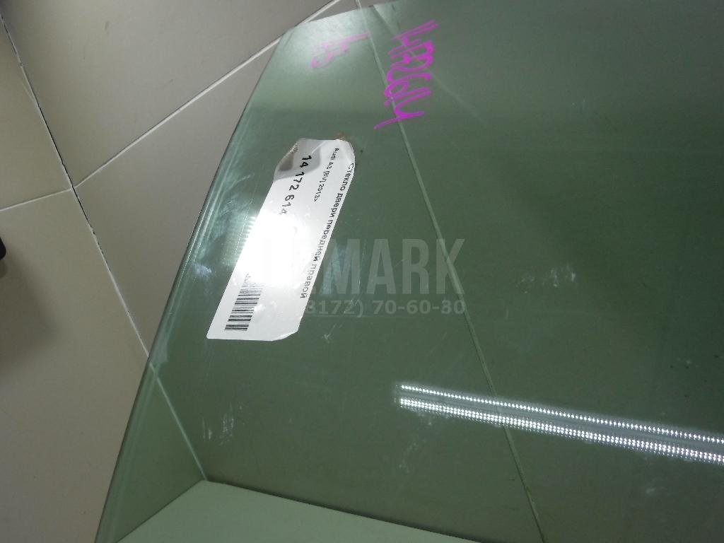 Стекло двери передней правой