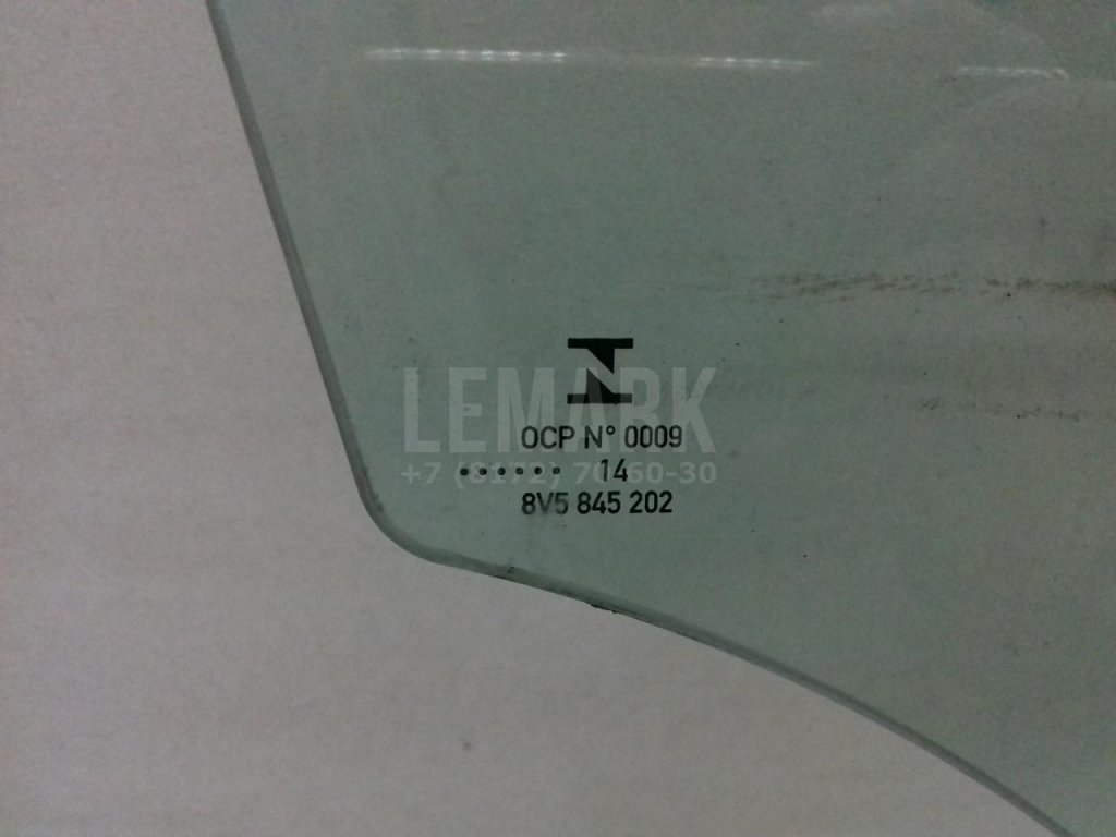 Стекло двери передней правой