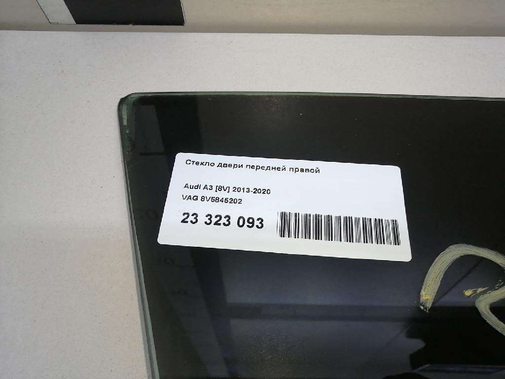 Стекло двери передней правой