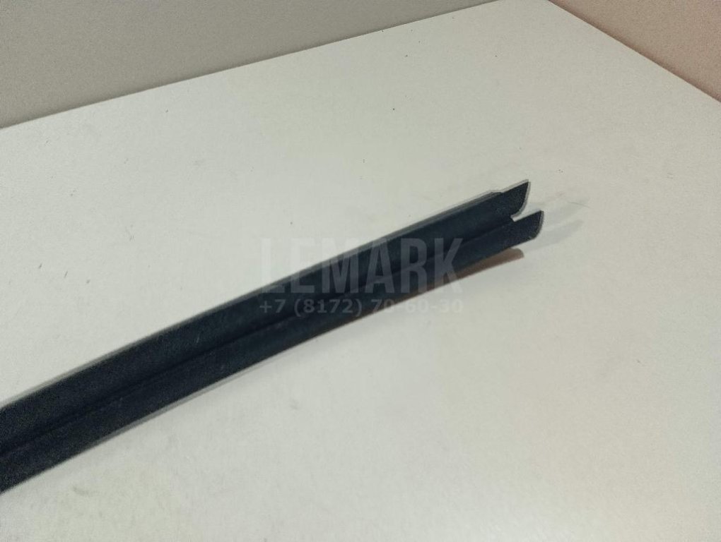 Накладка стекла заднего левого