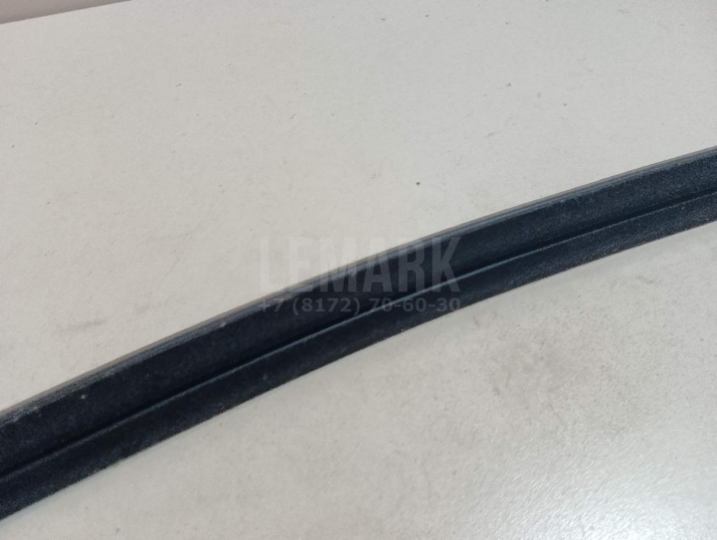 Накладка стекла заднего левого