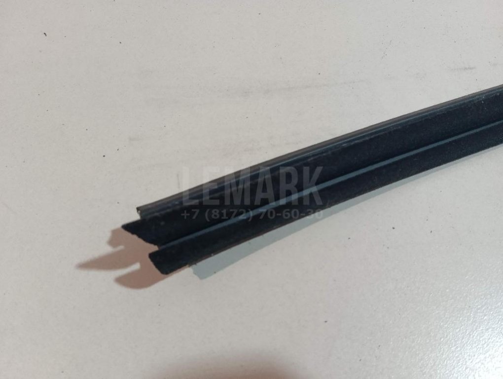 Накладка стекла заднего левого