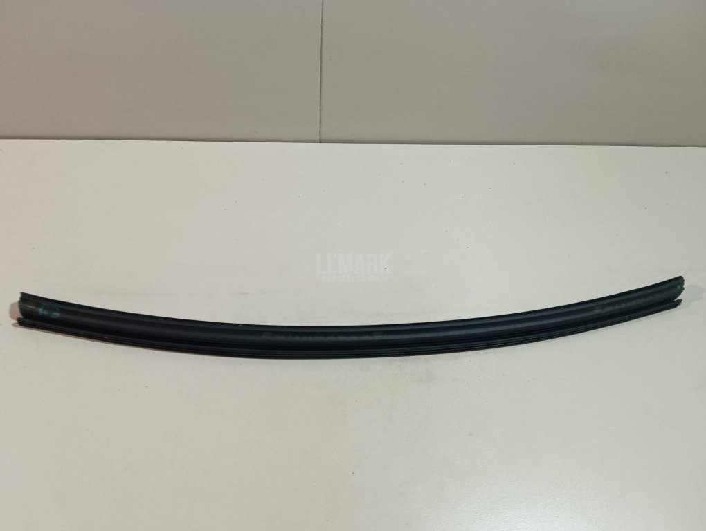 Накладка стекла заднего левого