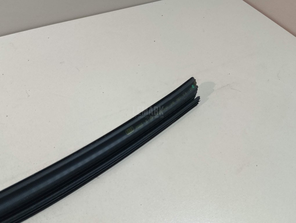 Накладка стекла заднего левого