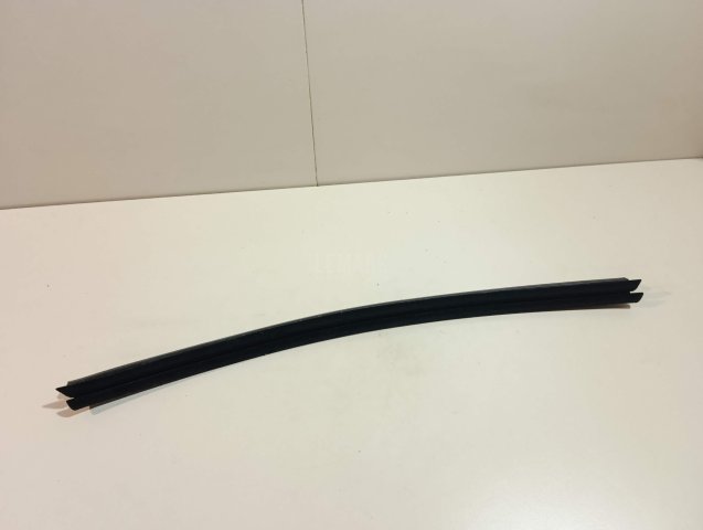 Накладка стекла заднего левого