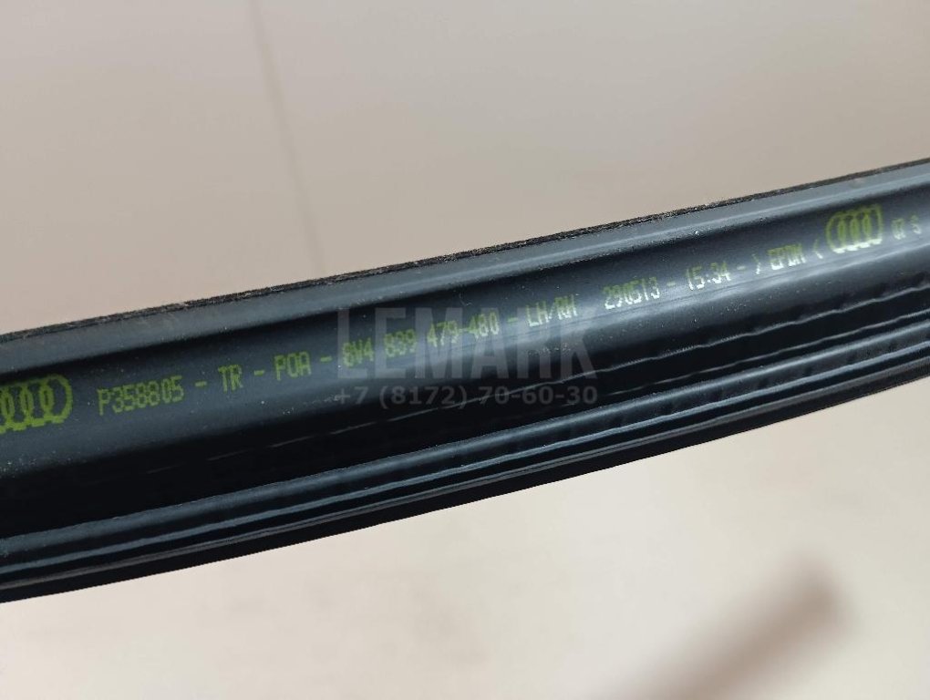 Накладка стекла заднего левого