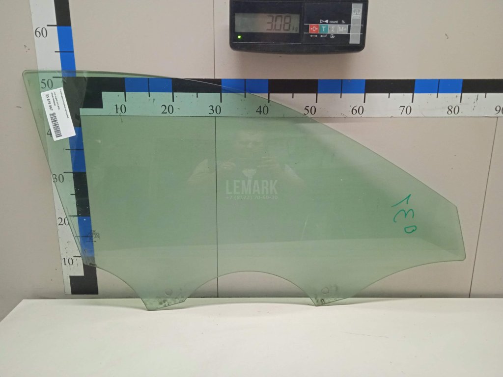 Стекло двери передней правой