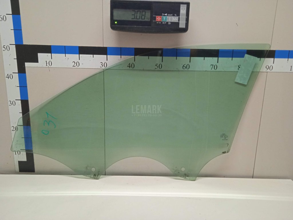 Стекло двери передней правой