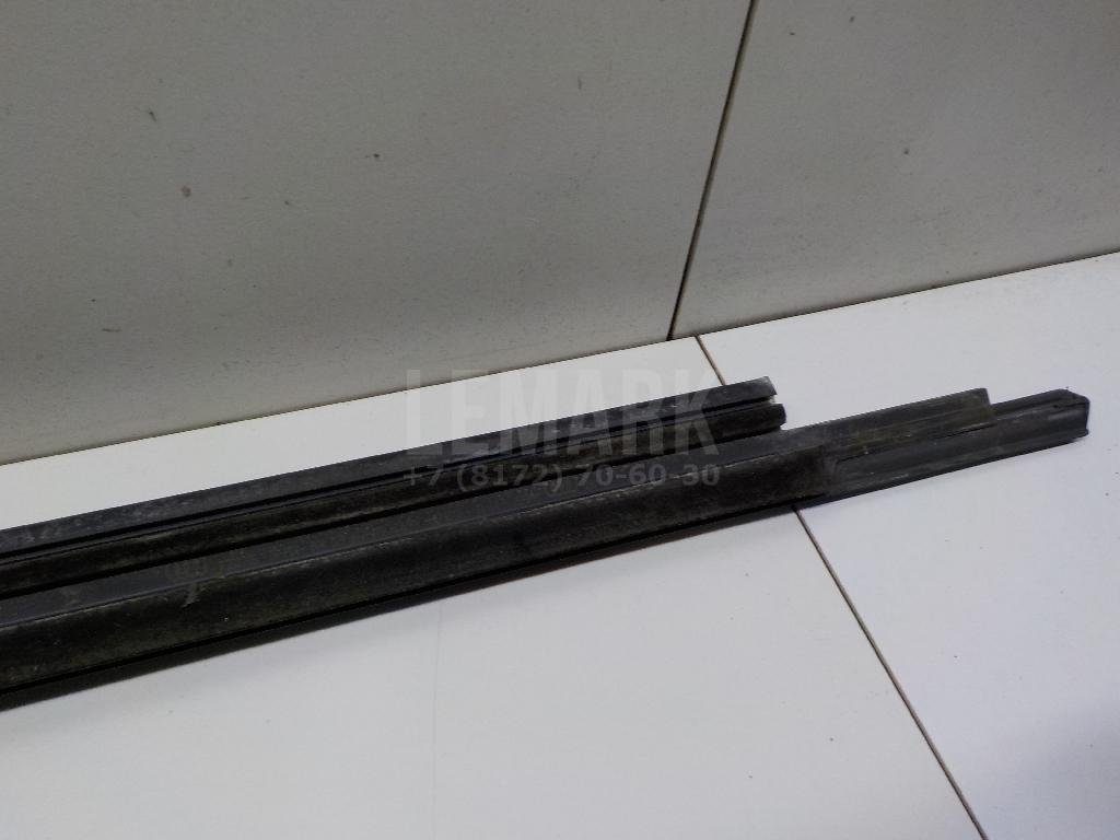 Накладка стекла заднего левого