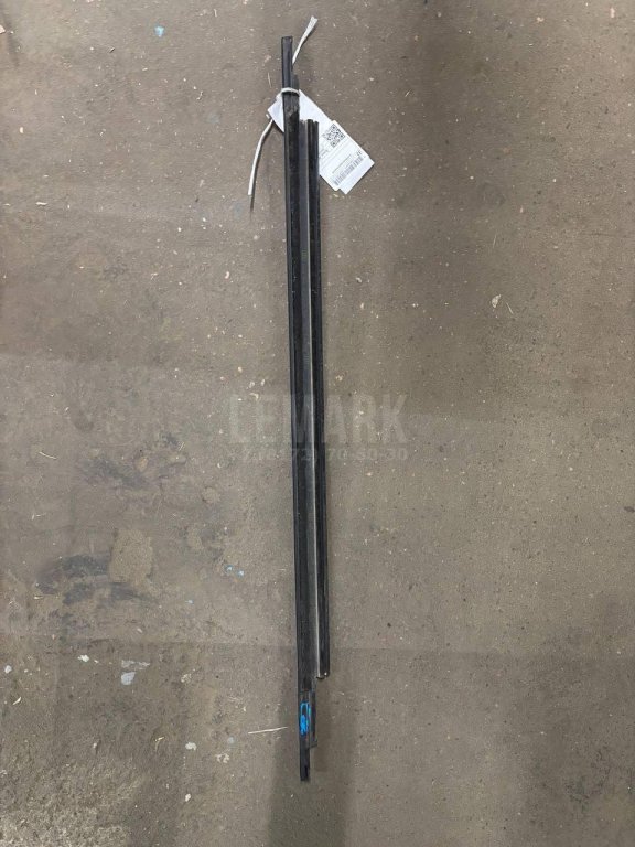 Накладка стекла заднего левого