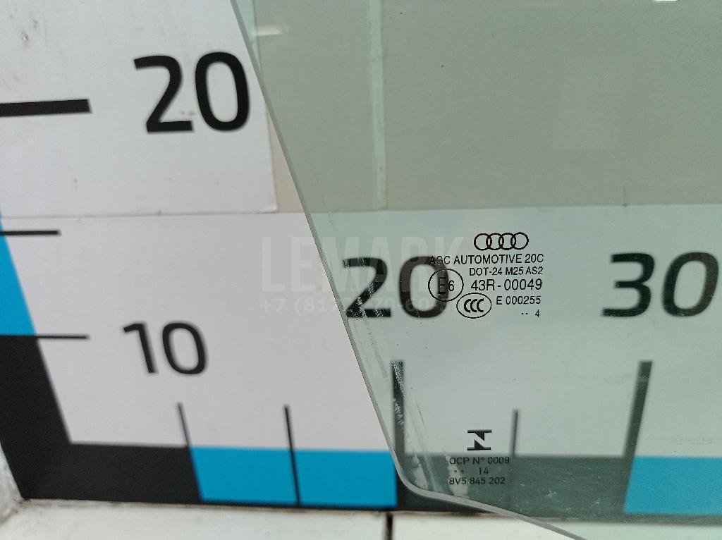 Стекло двери передней правой