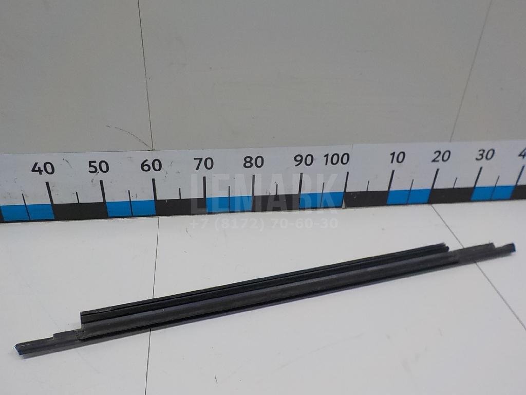 Накладка стекла заднего левого