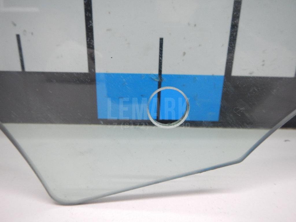 Стекло двери передней правой