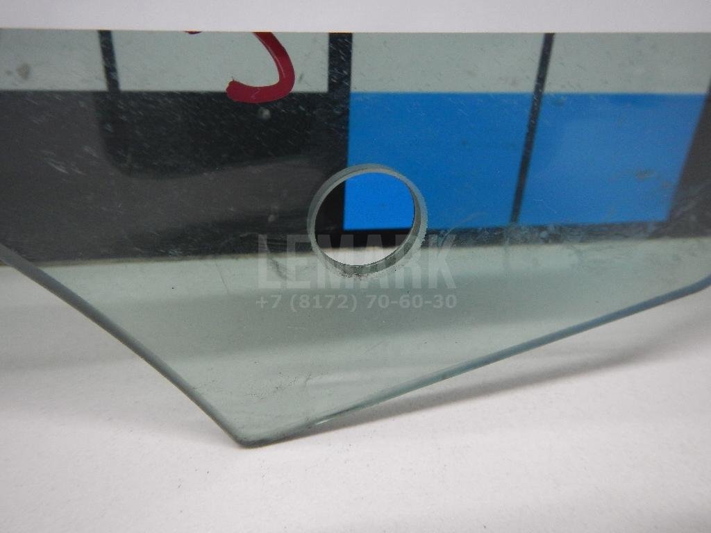 Стекло двери передней правой