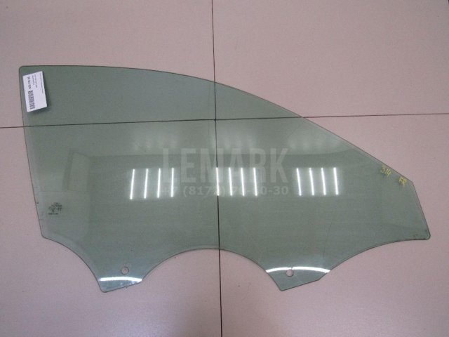 Стекло двери передней правой