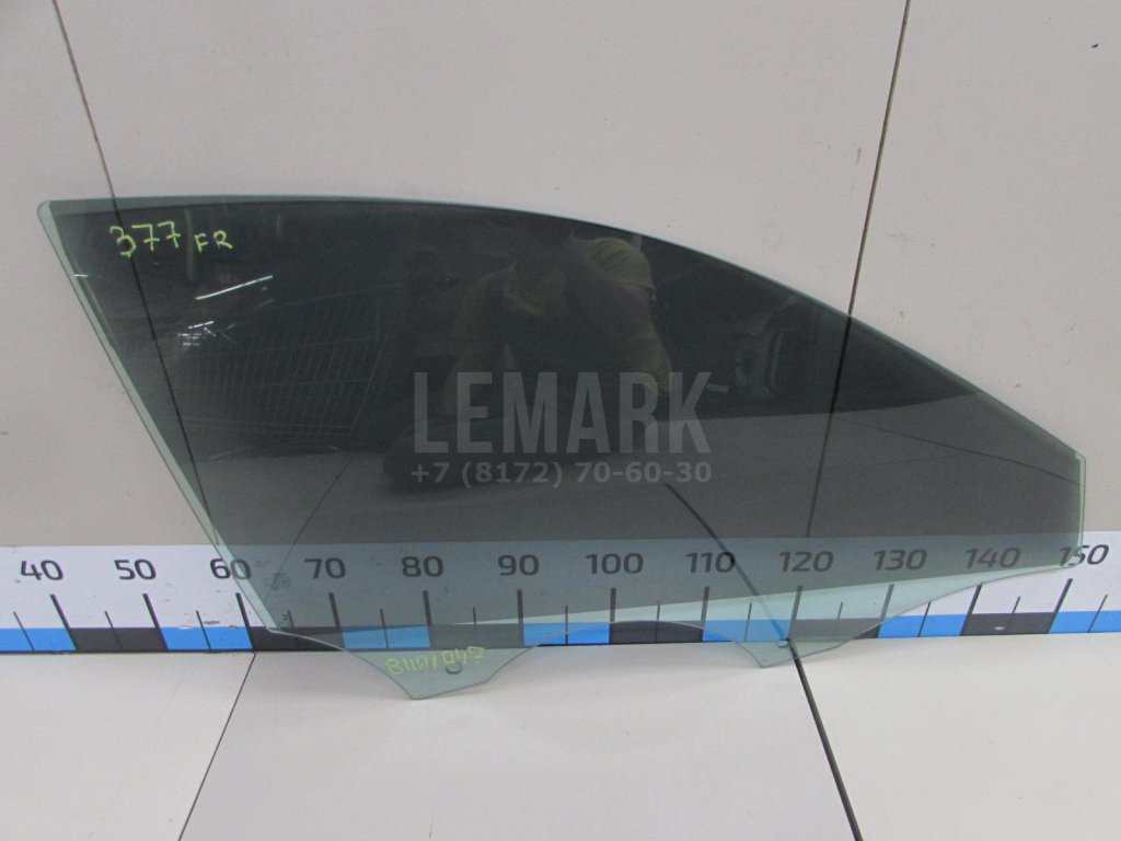 Стекло двери передней правой
