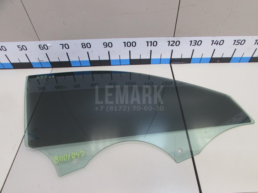 Стекло двери передней правой