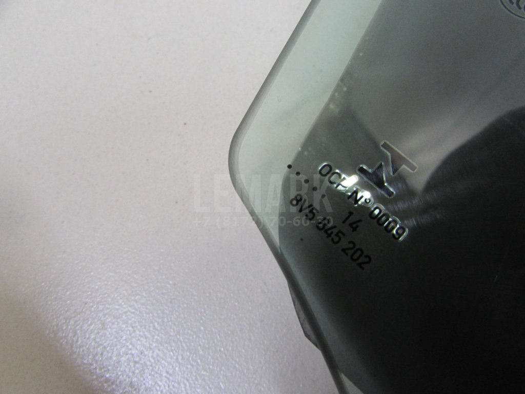 Стекло двери передней правой