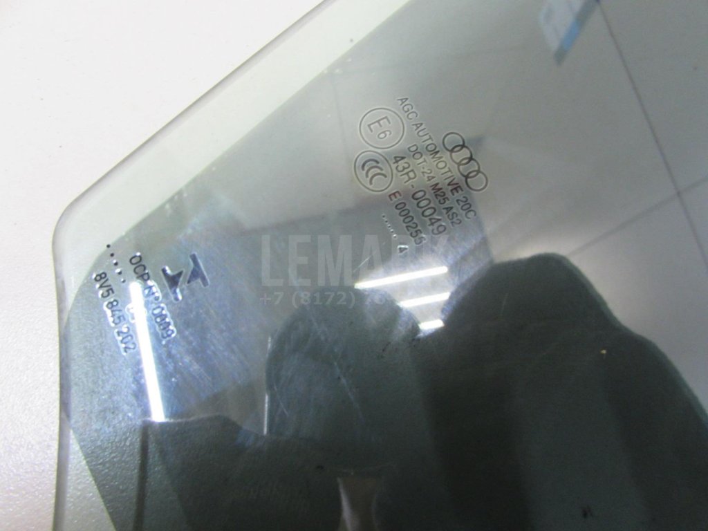 Стекло двери передней правой