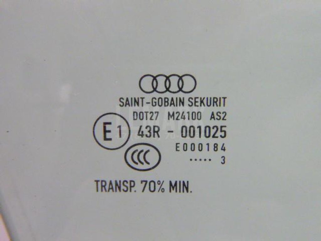 Стекло двери передней правой