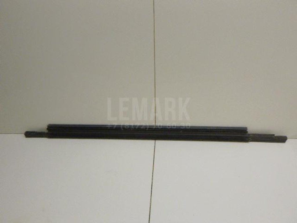 Накладка стекла заднего левого