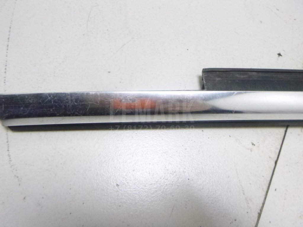 Накладка стекла заднего левого