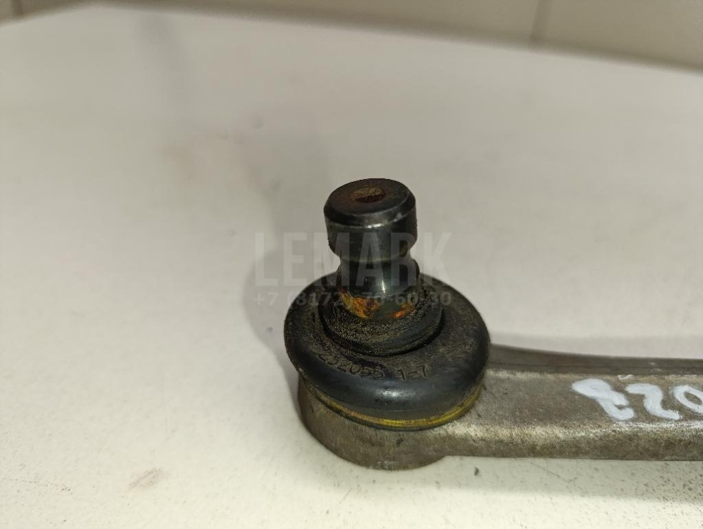 Рычаг передний верхний правый передний