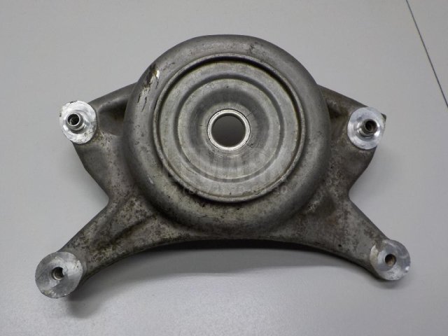 Кронштейн амортизатора