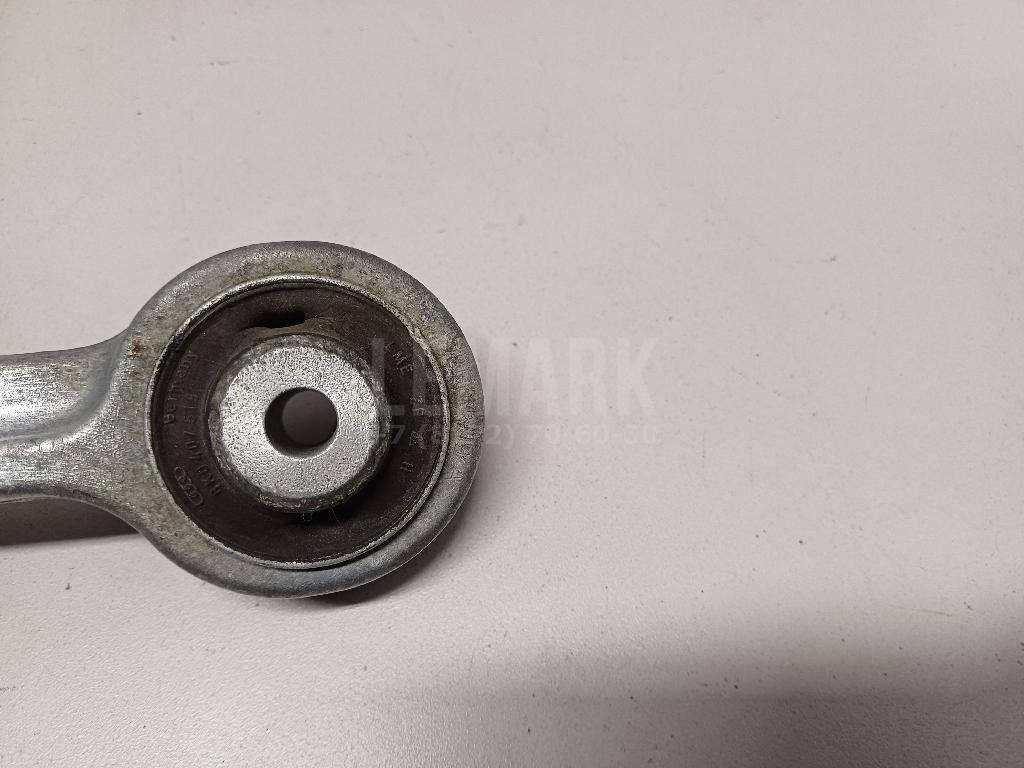 Рычаг передний верхний правый задний