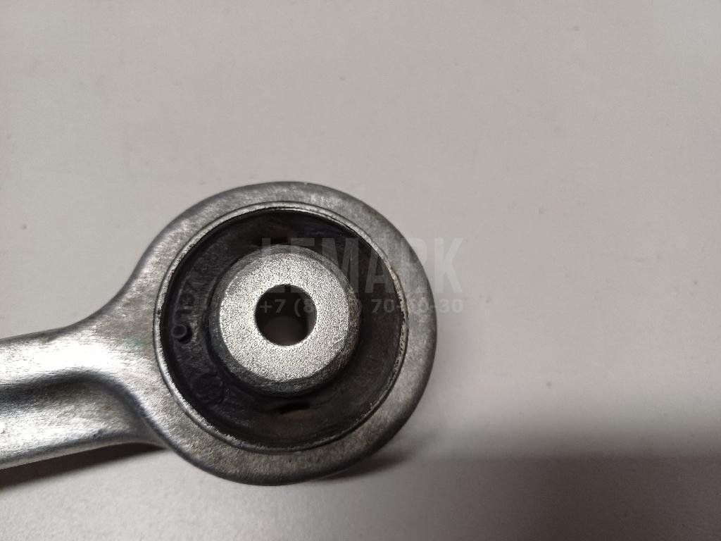 Рычаг передний верхний правый задний