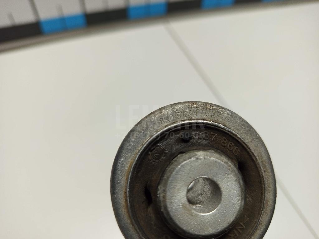 Рычаг передний верхний правый задний