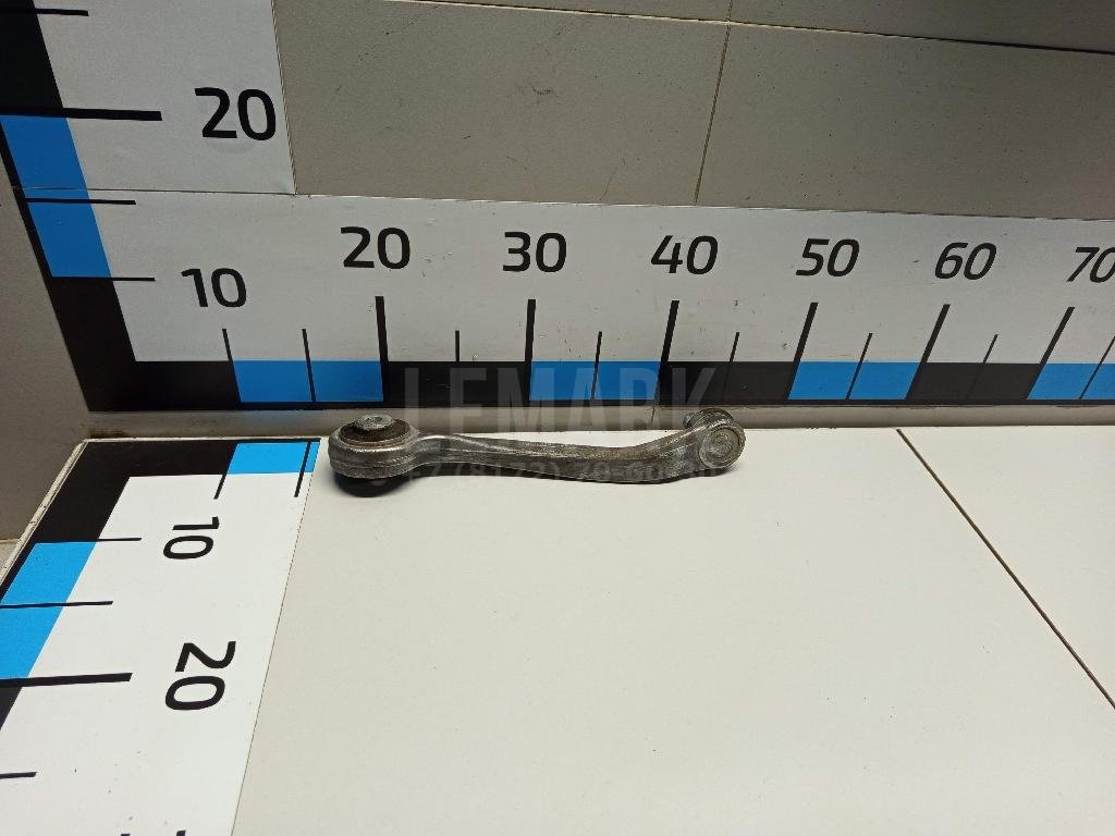 Рычаг передний верхний правый задний