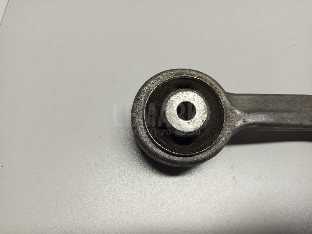 Рычаг передний верхний правый задний