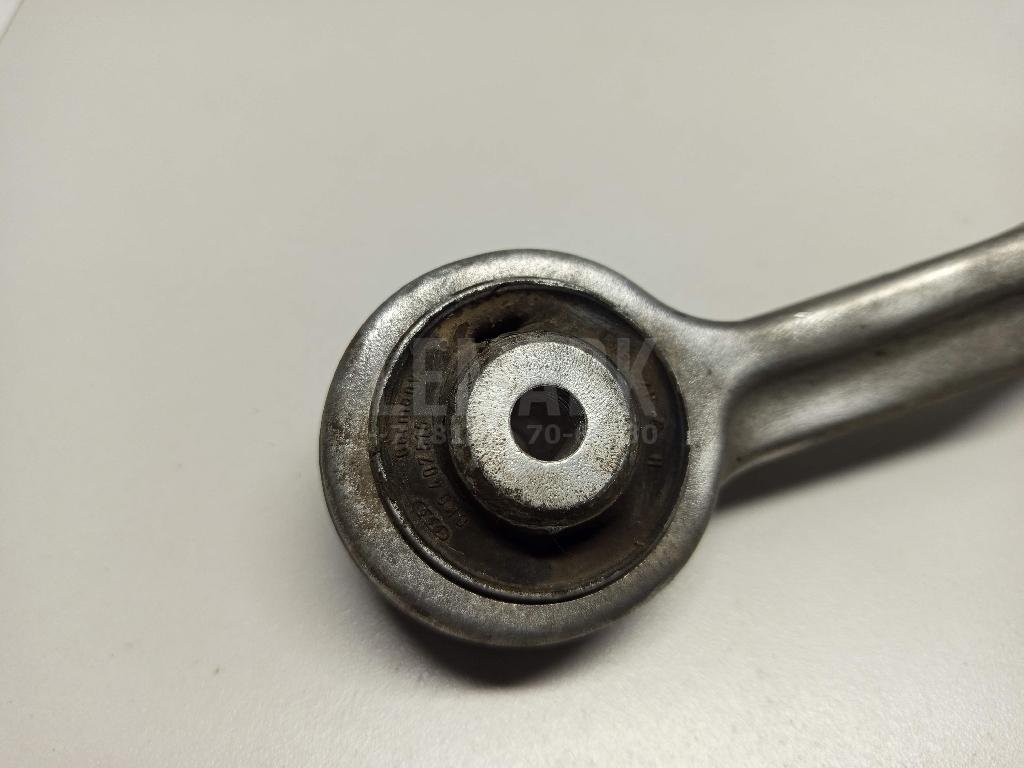 Рычаг передний верхний правый задний