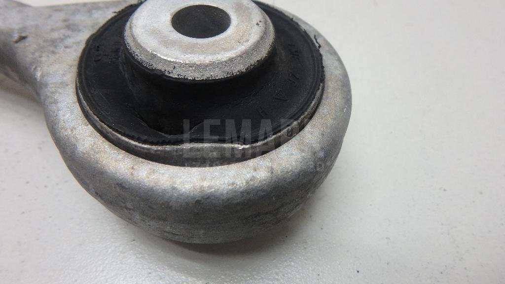 Рычаг передний верхний правый передний