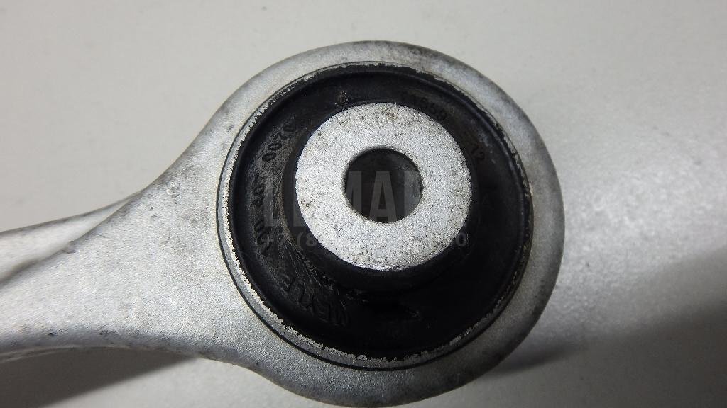 Рычаг передний верхний правый передний