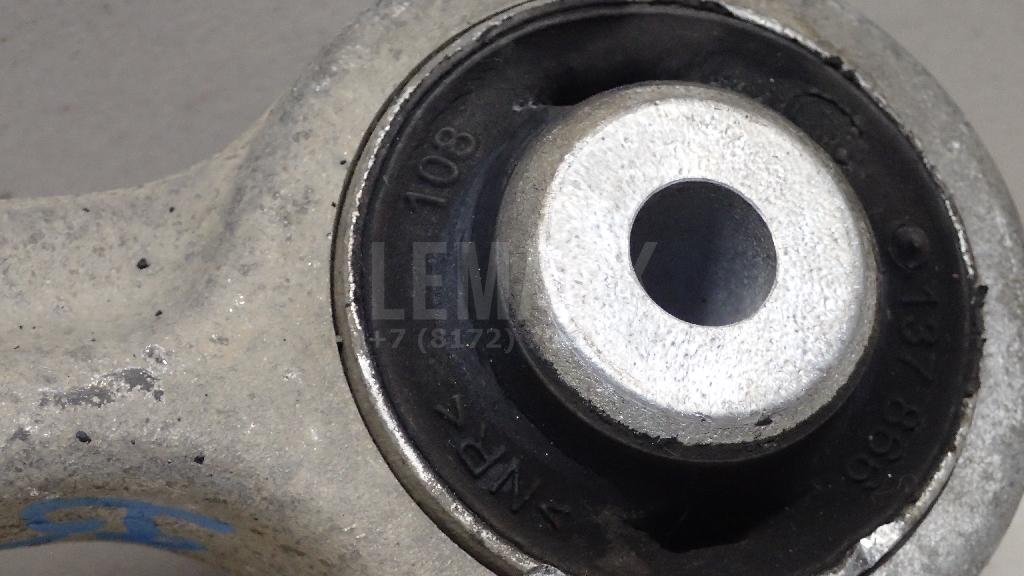 Рычаг передний верхний правый задний