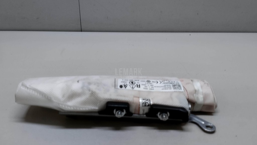 Подушка безопасности боковая (в сиденье)