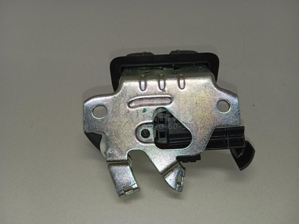 Замок багажника