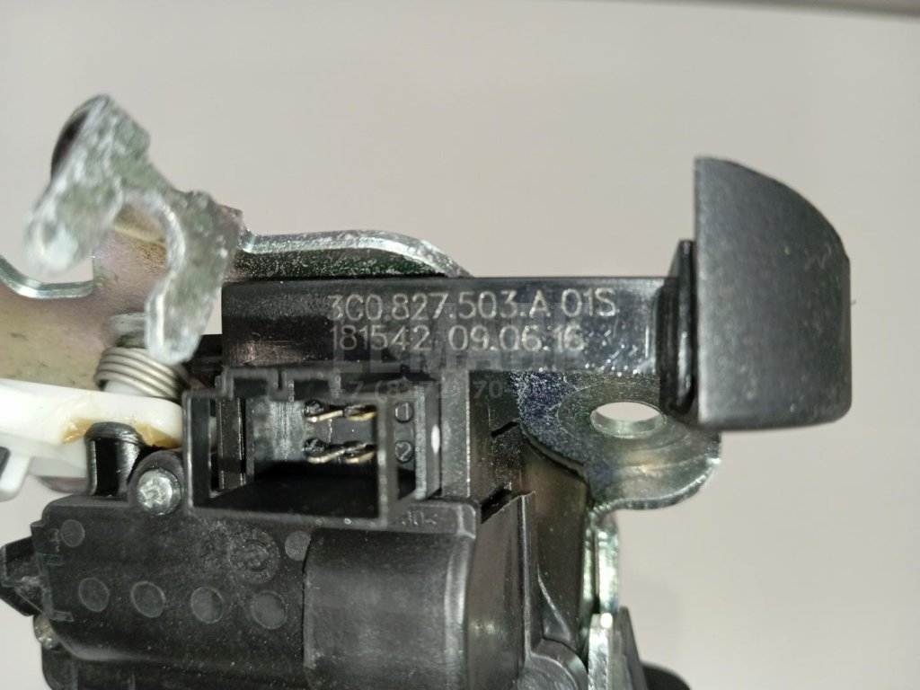 Замок багажника