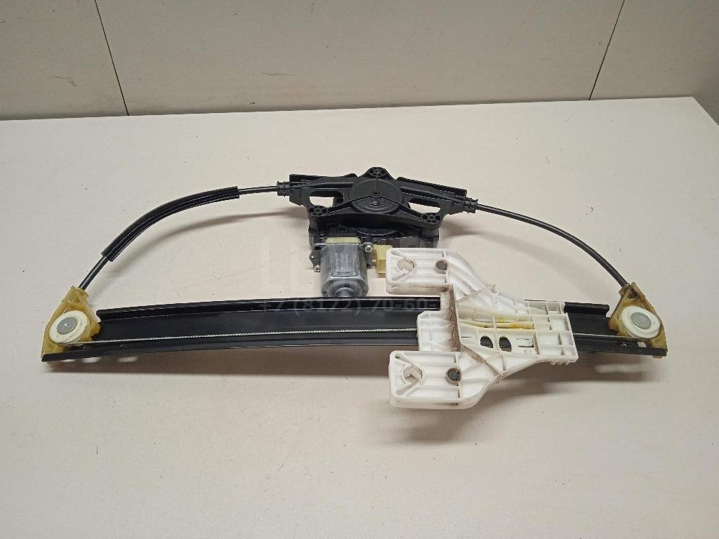 Стеклоподъемник электр. задний правый