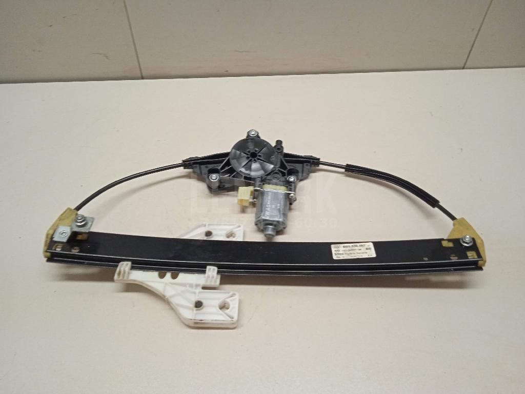 Стеклоподъемник электр. задний правый